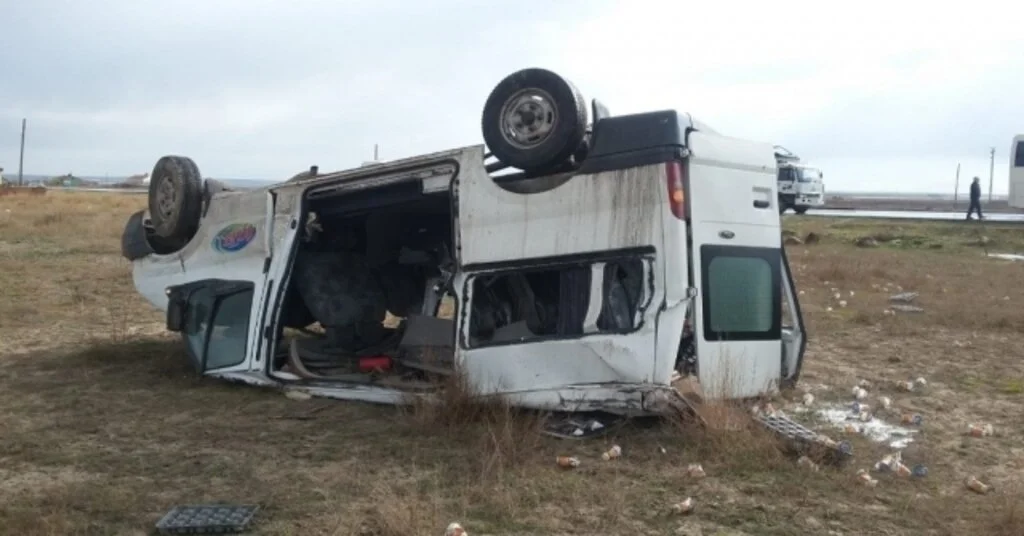 Aksarayda Minibüs Devrildi: 1 Yaralı