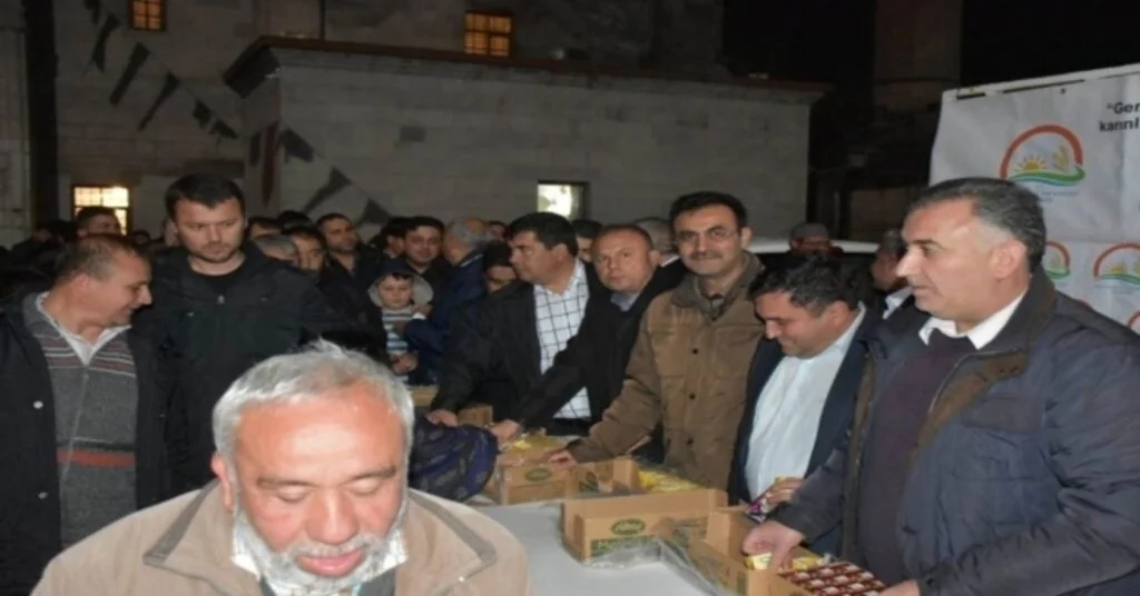 Aksarayda Vatandaşlara Süt İkramı