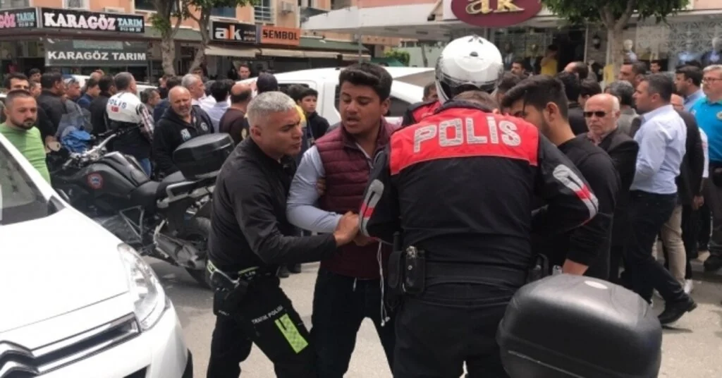 Alanyada Dur İhtarına Uymayan Motosikletli Polisleri Alarma Geçirdi