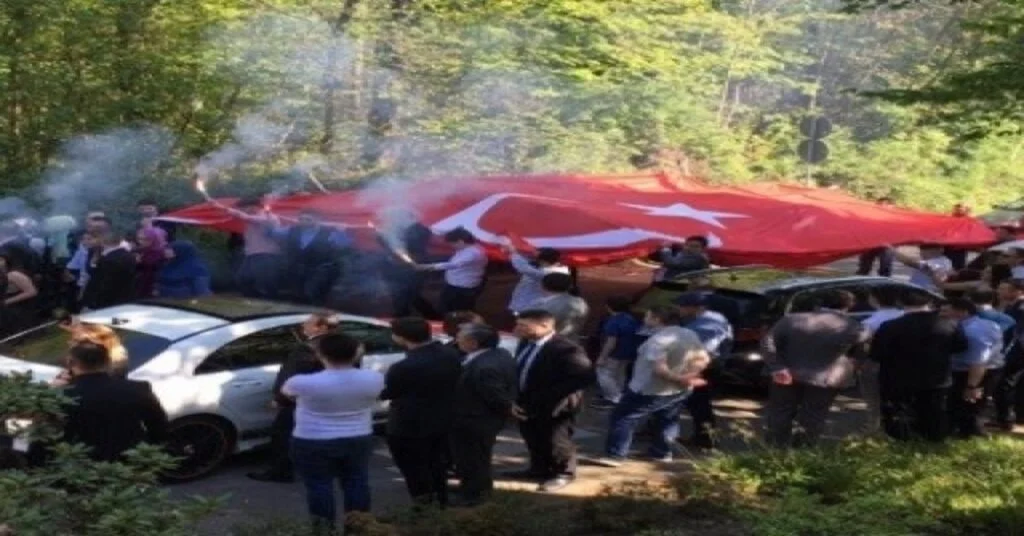 Almanyada Türk Düğün Konvoyuna Şaşırtan Tepki