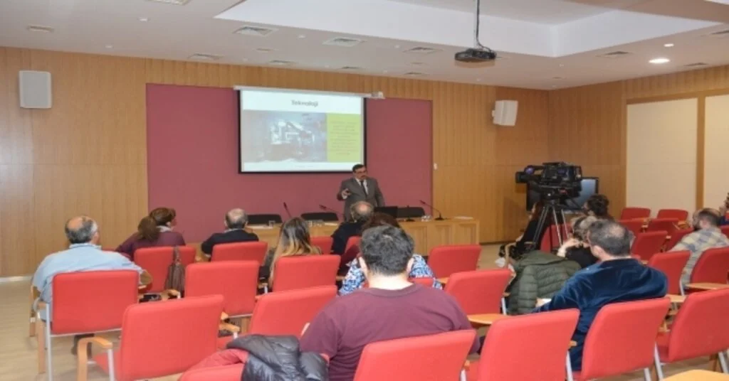 Anadolu Üniversitesinde Dijital Dönüşüm Ve Endüstri 4.0 Semineri Düzenlendi