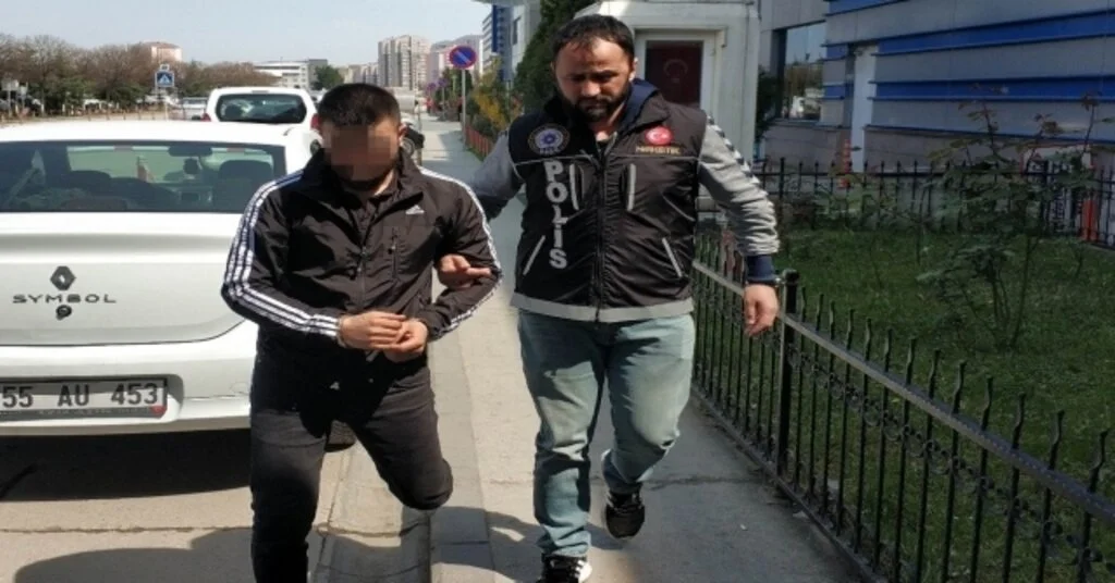 Aracında 9.5 Kilo Esrarla Yakalandı
