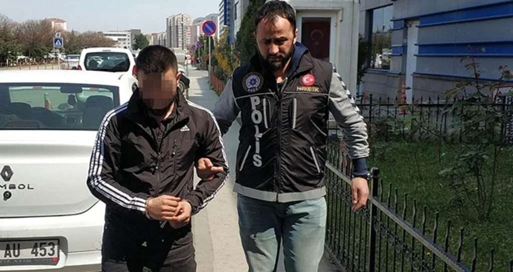 Aracında 9.5 Kilo Esrarla Yakalandı