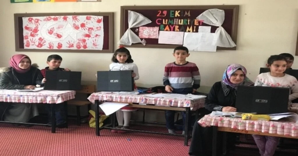 Aras Edaştan ‘Aydınlık Gelecek Şimdiden Başlar Projesi