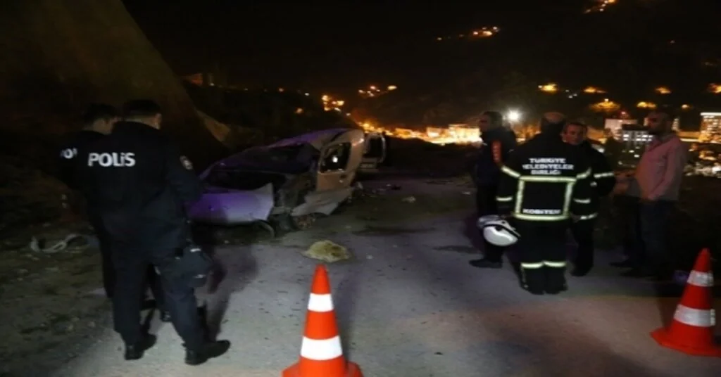 Artvinde Trafik Kazası: 1 Ölü, 1 Yaralı