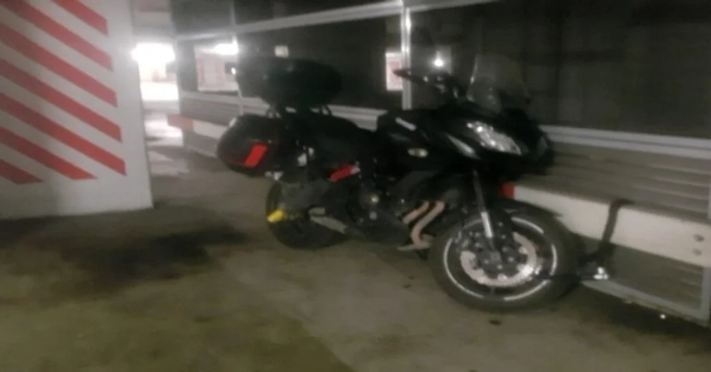 Atatürk Havalimanı Otoparkında Kaderine Terk Edilen Lüks Araçlar Sahiplerini Bekliyor
