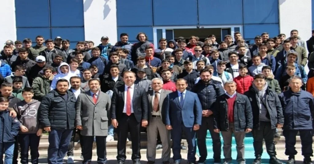 Avrupadan Gelen 140 Türk Öğrenci Dumlupınarı Ziyaret Etti