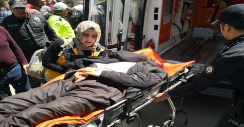 Avukatı Vurup, Kafasına Sıktı