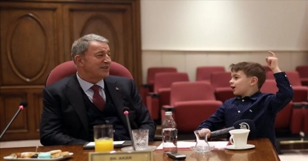 Bakan Akar Ve Komutanlar 23 Nisan Dolayısıyla Şehit Çocuklarını Ağırladı