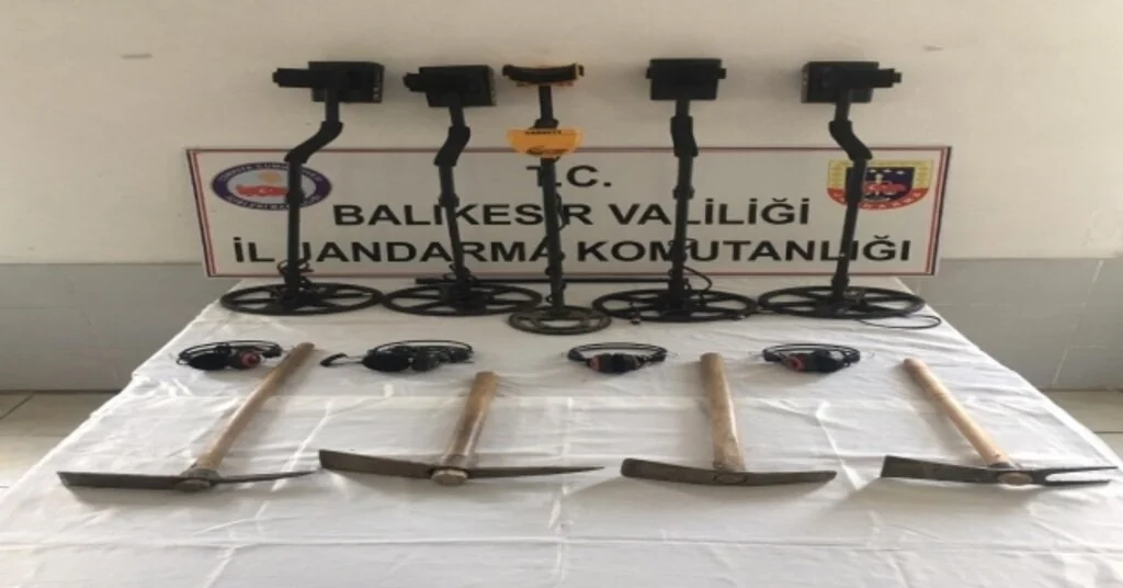 Balıkesirde Kaçak Kazı Yapan 5 Kişi Yakalandı