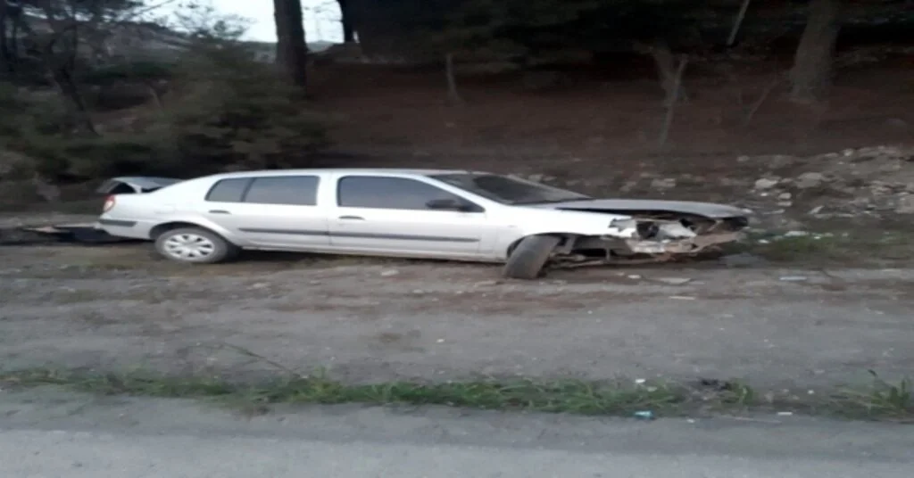 Bariyerlere Çarpan Otomobil Devrildi: 2 Yaralı