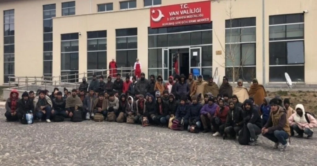 Başkalede 72 Kaçak Göçmen Yakalandı
