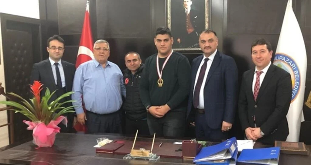 Başkan Akgül Şampiyonu Ağırladı