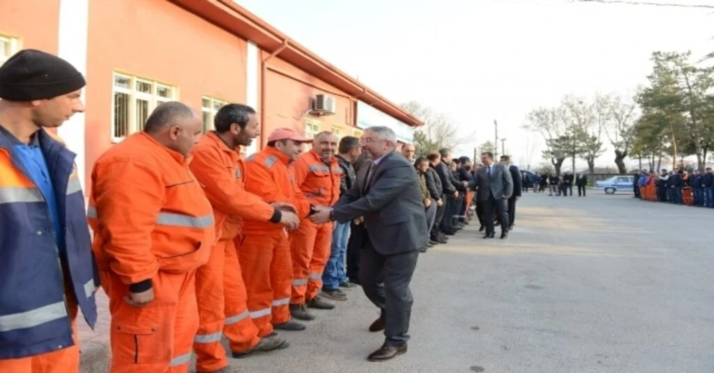 Başkan Aşgın İlk Gün Mesaisine Temizlik İşlerinden Başladı