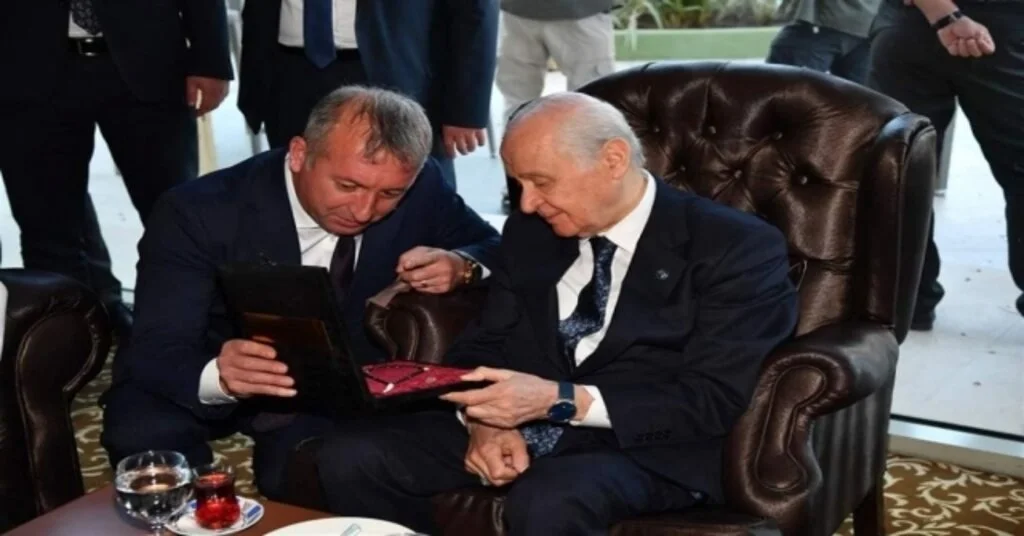 Başkan Aydın, Mhp Lideri Bahçeliye Sanat-I Tesbih Hediye Etti