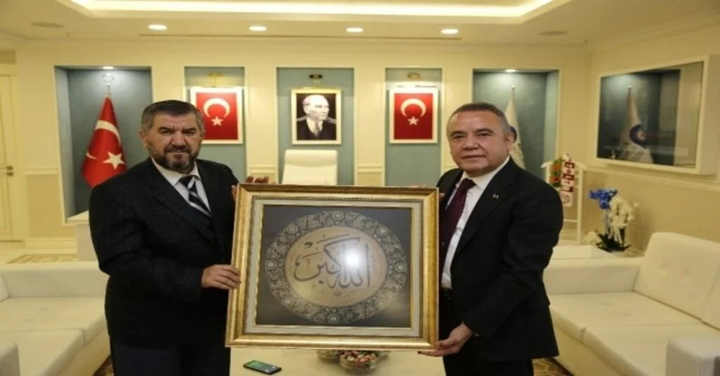 Başkan Böcek, “5 Yıl Antalyayı Sizlerle Birlikte Yöneteceğiz. Her Zaman Birlik Ve Beraberlik İçerisinde Çalışmalarımızı Sürdüreceğiz”
