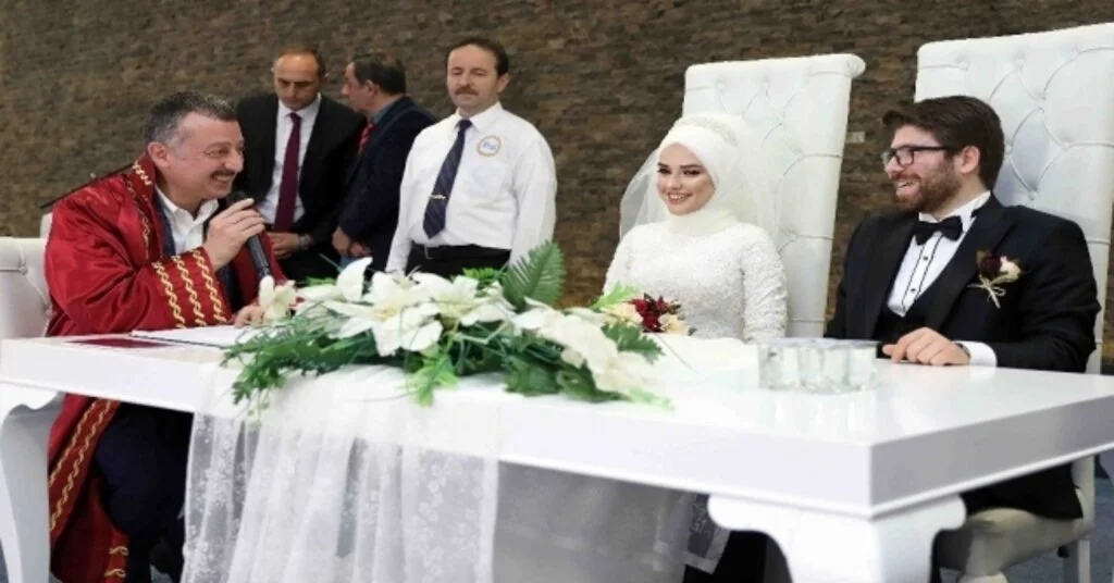 Başkan Büyükakın, İlk Nikahını Kıydı
