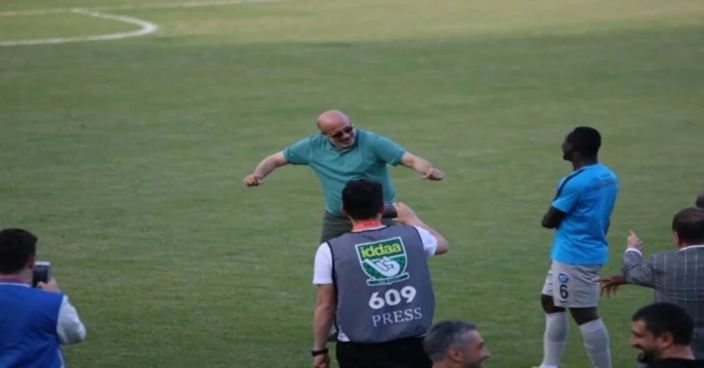 Başkan Murat Sancak, Galibiyeti Çiftetelli Oynayarak Kutladı