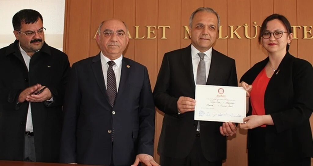 Başkan Üçok mazbatasını aldı