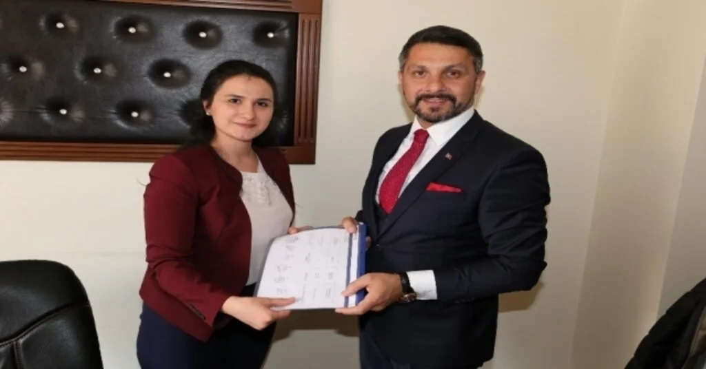 Başkan Yüzügüllü Mazbatasını Aldı