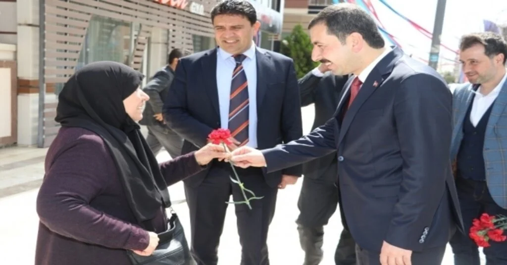 Baydilli Esnafa Karanfil Dağıttı