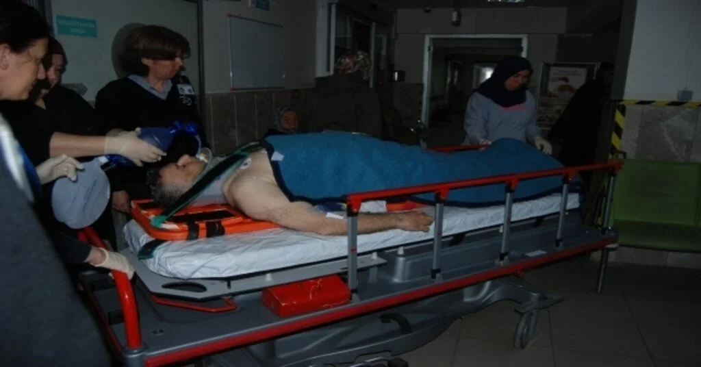 Bayramiçte Ağaçköy Muhtarı Çatıdan Düştü