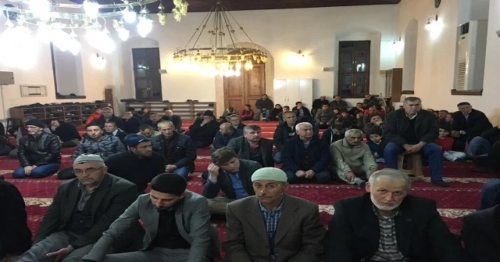 Berat Gecesinde Camiler Doldu Taştı