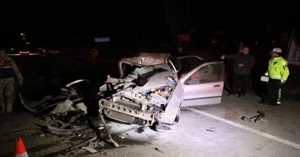 Beton Mikseri Otomobili Biçti: 5 Yaralı