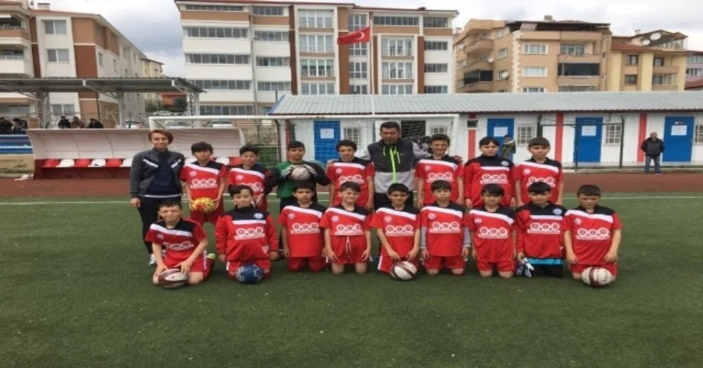 Bilecikte Küçükler Futbol İl Birincisi Osmangazi Ortaokulu Oldu