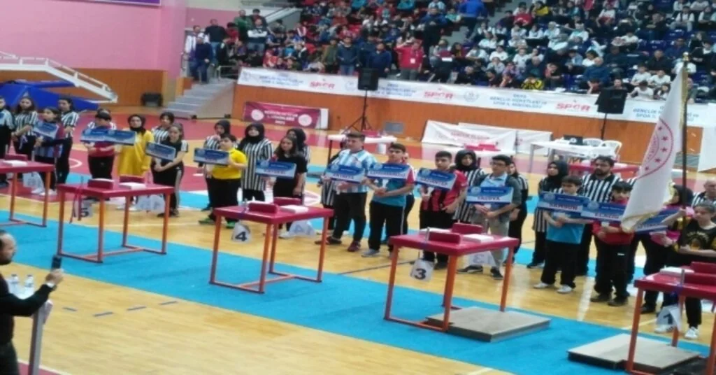 Bilek Güreşinden Bir Gümüş Bir Bronz Madalya