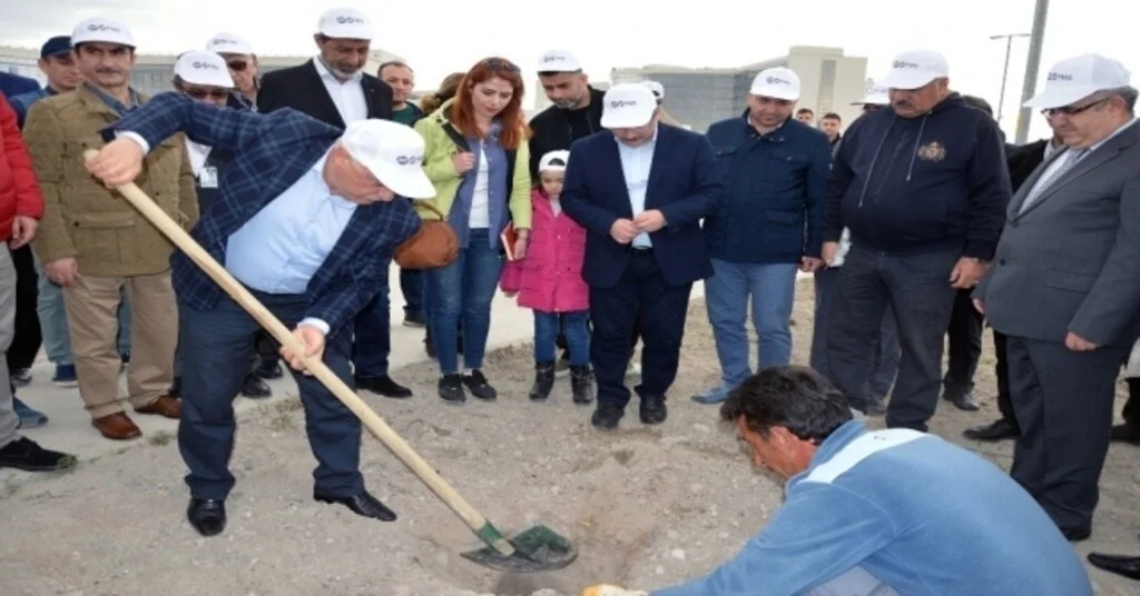 Bin 800 Fidan Kayseri Şehir Hastanesi Yüksek Güvenlikli Adli Psikiyatri Hastane Kampüsünde Toprakla Buluştu