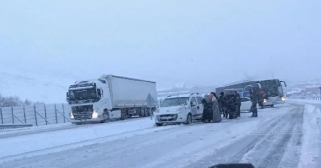 Bingölde  Kar Ve Tipi Etkili Oldu