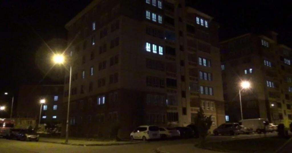 Bingölde 3. Kattan Düşen Çocuk Hayatını Kaybetti