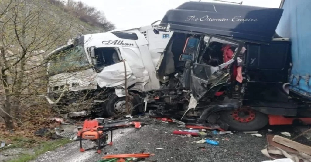 Bitliste Zincirleme Trafik Kazası: 2 Yaralı