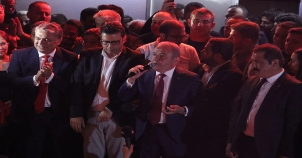 Böcek, Zaferini Partililerle Paylaştı:  Antalya Kazandı, Demokrasi Kazandı.