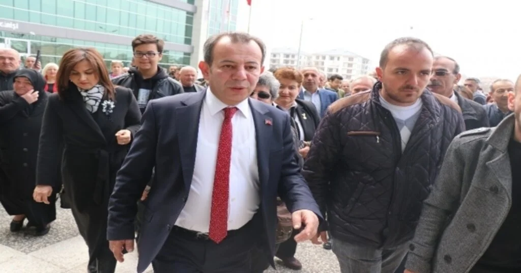 Bolu Belediye Başkanı Özcan, Mazbatasını 500 Kişiyle Birlikte Aldı