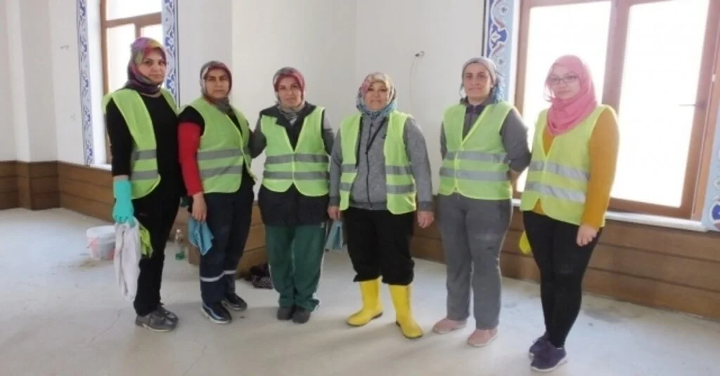 Burhaniyede Camilerde Ramazan Temizliği
