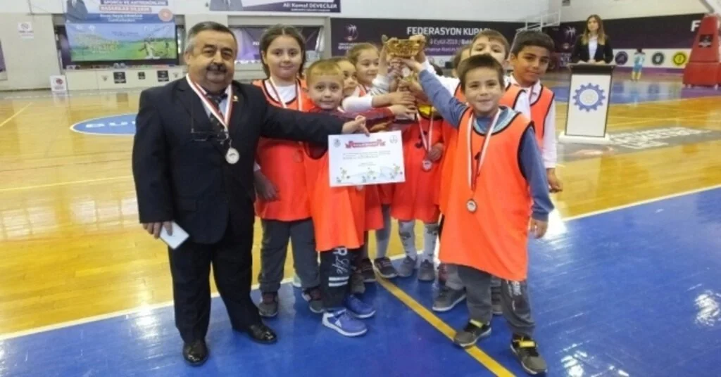 Burhaniyede Geleneksel Çocuk Oyunları Ödül Töreni Yapıldı