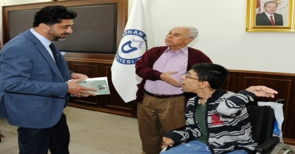 Burnuyla Yazdığı Kitabını Rektör Aldemire Hediye Etti