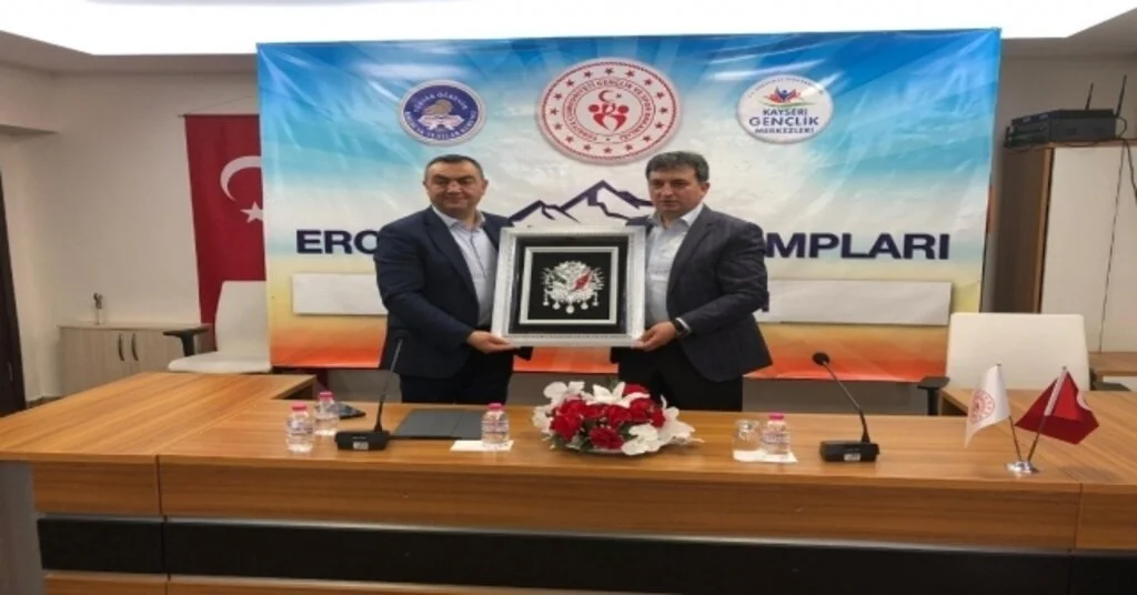 Büyüksimitçi Ve Eskici, Erciyeste Gençlerle Buluştu