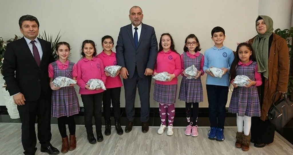 Canik Belediye Başkanı İbrahim Sandıkçı çocukları ağırladı