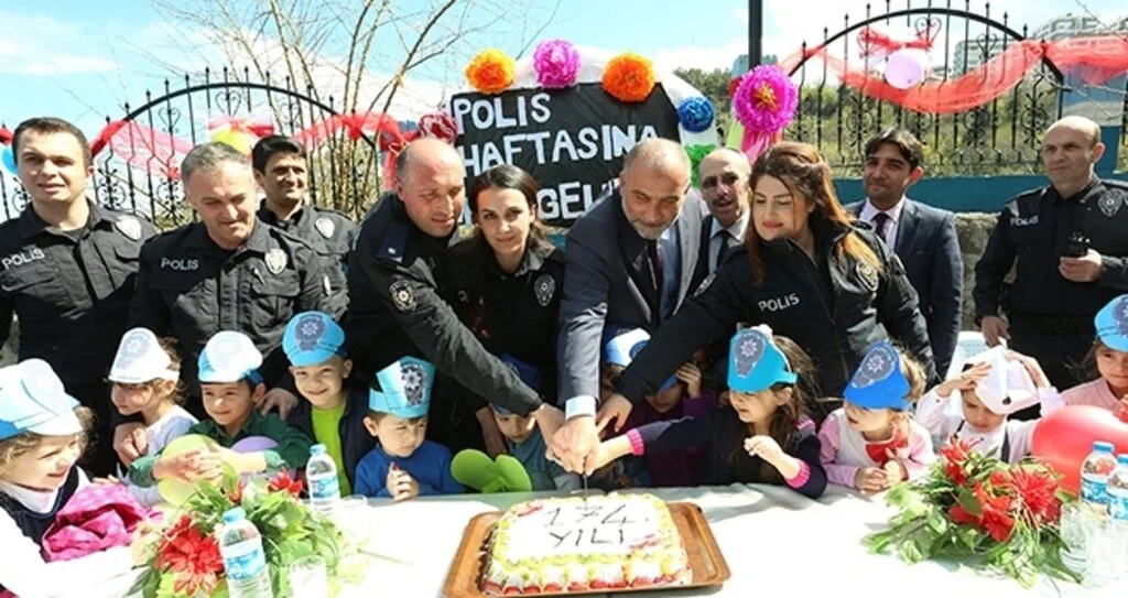 Canik'te polislere yıldönümü pastası