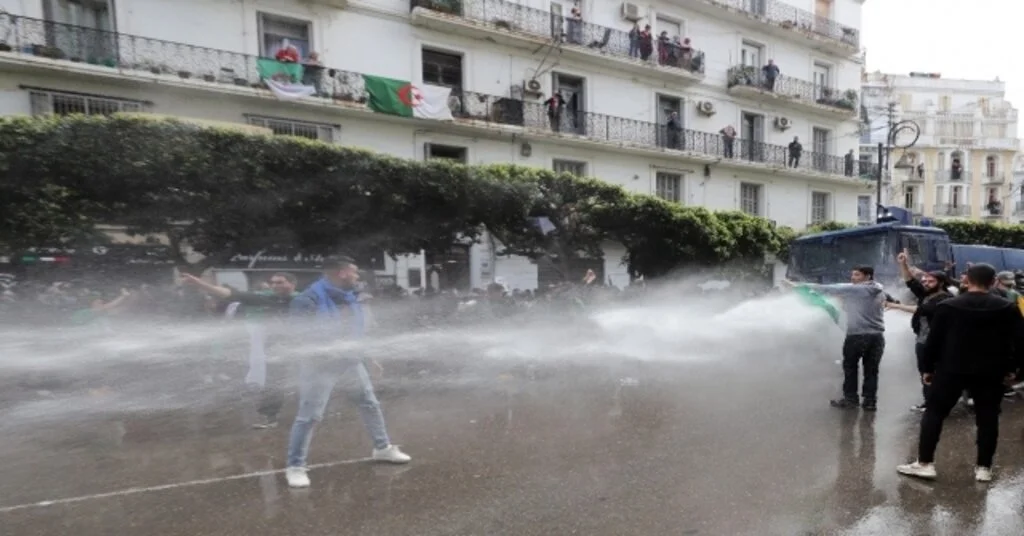 Cezayirde Protestolar Sürüyor