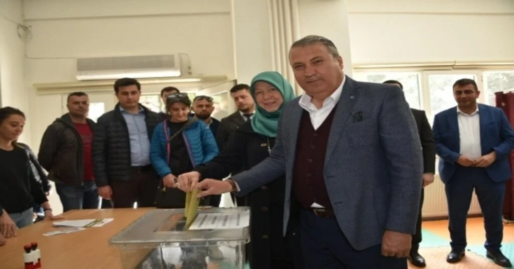 Chp, Ak Parti Ve Mhpli Belediyeleri Kazandı
