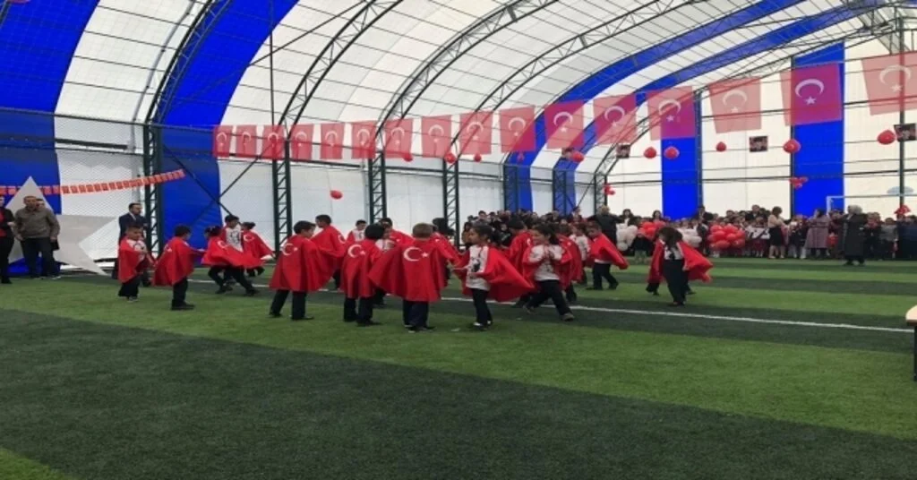 Çıldırda 23 Nisan Coşkusu