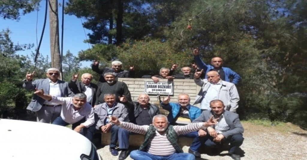 Dava Arkadaşları Ülkücü Şehit Şaban Bozkurtu Mezarı Başında Andı