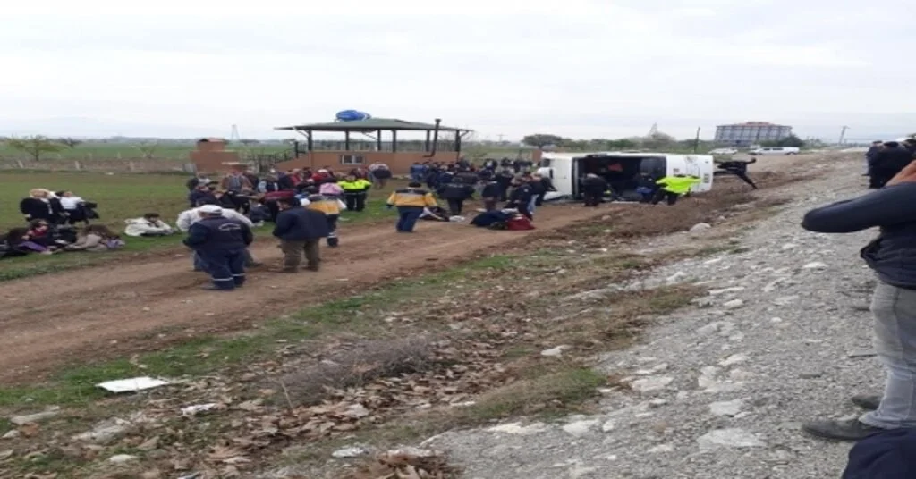 Denizlide Öğrencileri Taşıyan Otobüs Devrildi: 20Den Fazla Yaralı