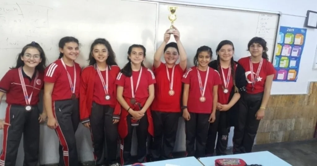 Denizlide ‘Okullar Arası Küçükler Tenis Turnuvası Sona Erdi