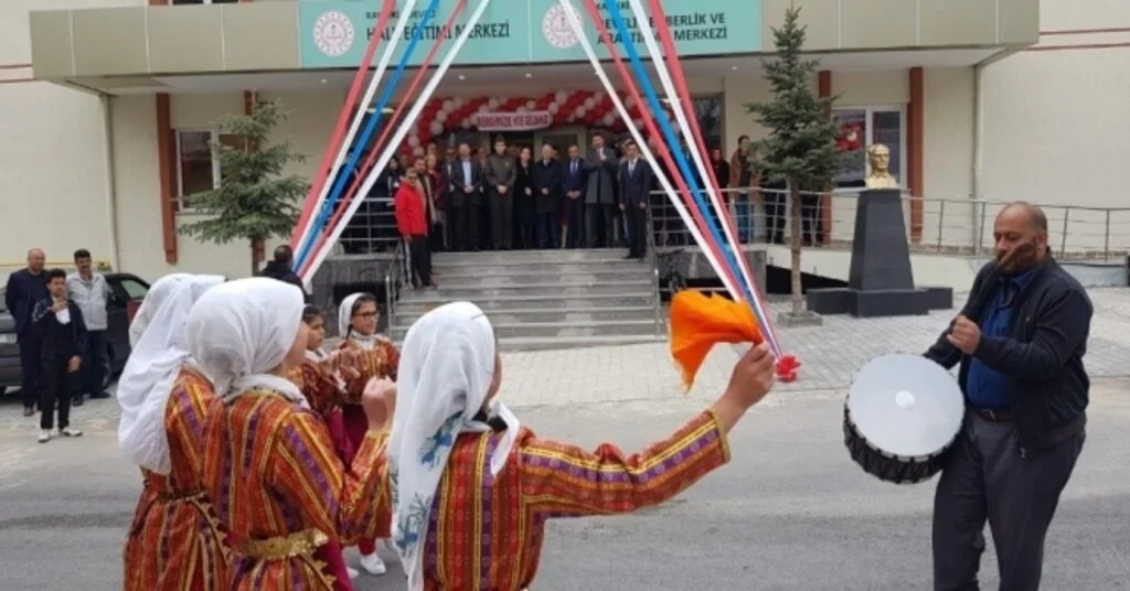 Develi Kaymakamı Duru, Halk Eğitim Kursları Eğitim Ve Öğretimin Üç Ayağından Biridir