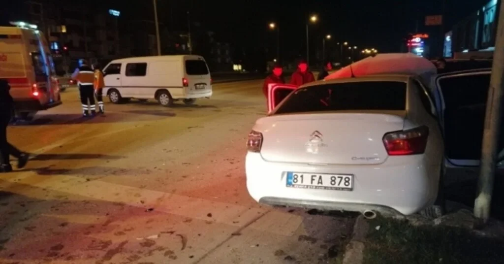 Düzcede Feci Kaza 4 Kişi Yaralandı